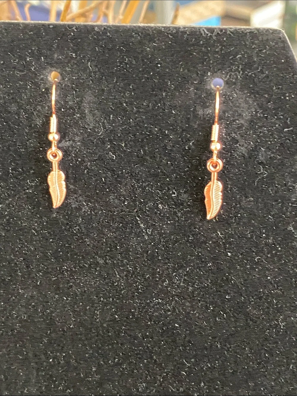 🍀 Delicate Rose Gold Feather Drop Earrings